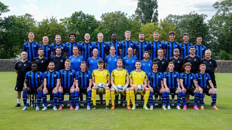 SV Waldhof Mannheim 3 league, portrait date 2023 2024, team photo, back from left Angelo Gattermayer, Per Lockl, Laurent Jans, Samuel Abifade, Marcel Seegert, Julian Rieckmann, Yann Mabella, Malte Karbstein, Tim Sechelmann, Pascal Sohm, Mikail Sentürk, Adrian Malachowski, Minos Gouras, center from left Tahir Yazgan Supervisor , Yannick Heck Team Manager , Tim Schork Athletic Director , Florian Beck Goalkeeper Coach , Mike Krannich Co Trainer , Rüdiger Rehm Trainer , Dirk Stelly Athletic Trainer , Theodoros Dedes Co Trainer , Cedric Schmidt Physiotherapist , Florian Kloger Physiotherapist , Dr Konstantinos Cafaltzis Team Doctor , Dr Ingo Reich Team Doctor , front from left Kennedy Onyedika Okpala, Berkan Taz, Fridolin Wagner, Bentley Baxter Bahn, Malwin Zok Goalkeeper , Jan Christoph Bartels Goalkeeper , Lucien Hawryluk Goalkeeper , Julian Riedel, Jonas Carls, Jalen Hawkins, Luca Bolay, Team photo, Team photo, Team, Team, Group photo xozx