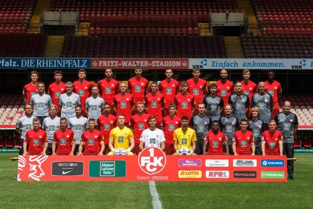Top row from l n r Aaron Basenach 39 , Daniel Hanslik 19 , Jan Elvedi 33 , Lex Tyger Lobinger 27 , Julian Niehues 16 , Boris Tomiak 2 , Kevin Kraus 5 , Terrence Boyd 13 , Lars Bünning 22 , Aaron Opoku 17 , Second row from top from l n r Oliver Schäfer Athletic Trainer , Andreas Clauß Goalkeeper Coach , Fabian Kobel Rehab Coach , Ben Zolinski 31 , Erik Durm 37 , Philipp Hercher 23 , Ricardo Bernardy Physiotherapist , Frank Sänger Physiotherapist , Norman Schild Physiotherapist , Third row from top l n r Dirk Schuster Head Coach , Sascha Franz Co Coach , Niklas Martin Co Trainer , Kenny Prince Redondo 11 , Tymoteusz Puchacz 15 , Neal Gibs 38 , Dr Nils Veith Team Doctor , Dr Klaus Pöttgen Team Doctor , Dr Claudia Thaler Team Doctor , Peter Miethe Zeugwart , Bottom row f l n r Jean Zimmer 8 , Henrick Zuck 21 , Tobias Raschl 20 , Julian Krahl 18 , Andreas Luthe 1 , Avdo Spahic 30 , Richmond Tachie 29 , Philipp Klement 10 , Marlon Ritter 7 , 1 FC Kaiserslautern, Football, 2 Bundesliga, Media Day, Season 2023 2024, 20 07 2023 1 FC Kaiserslautern, Football, 2 Bundesliga, Media Day, Season 2023 2024, 20 07 2023 Copyright: xEibner-Pressefoto AlexanderxNeisx EP_ANS