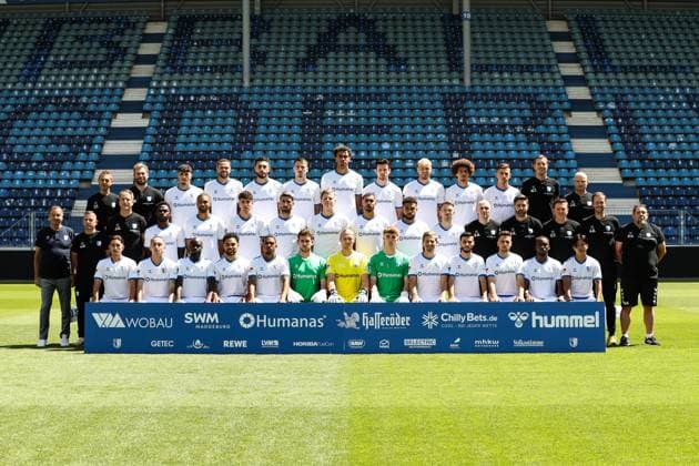 Team photo 1 FC Magdeburg back R v l Physiotherapist Zacharias Flore 1 FC Magdeburg , Video analyst Kevin Waliczek 1 FC Magdeburg , Eldin Dzogovic 1 FC Magdeburg,4 , Luc Castaignos 1 FC Magdeburg,9 , Belal Halbouni 1 FC Magdeburg,12 , Andi Hoti 1 FC Magdeburg,3 , Jamie Lawrence 1 FC Magdeburg,5 , Jean Hugonet 1 FC Magdeburg,24 , Tim Stappmann 1 FC Magdeburg,21 , Daniel Elfadli 1 FC Magdeburg,6 , Stefan Korsch 1 FC Magdeburg,35 , Goalkeeper coach Matthias Tischer 1 FC Magdeburg , Athletics coach Jannik Kirchenkamp 1 FC Magdeburg , Middle R v l Sports director Otmar Schork 1 FC Magdeburg , Team doctor Oliver Poranzke 1 FC Magdeburg , Team doctor Dr Jan Schüttrumpf 1 FC Magdeburg , Daniel Heber 1 FC Magdeburg,15 , Malcolm Cacutalua 1 FC Magdeburg,27 , Daniel Elfadli 1 FC Magdeburg,6 , Cristiano Piccini 1 FC Magdeburg,2 , Luca Schuler 1 FC Magdeburg,26 , Tarek Chahed 1 FC Magdeburg,34 , Leon Bell Bell 1 FC Magdeburg,19 , Connor Krempicki 1 FC Magdeburg,13 , Co coach Silvio Bankert 1 FC Magdeburg , Co coach Andre Kilian 1 FC Magdeburg , Coach Christian Titz 1 FC Magdeburg , Co coach Andreas Schumacher 1 FC Magdeburg , Witness Heiko Horner 1 FC Magdeburg , front R v l Jason Ceka 1 FC Magdeburg,10 , Baris Atik 1 FC Magdeburg,23 , Amara Conde 1 FC Magdeburg,29 , Herbert Bockhorn 1 FC Magdeburg,7 , Xavier Amaechi 1 FC Magdeburg,20 , Goalkeeper Julian Pollersbeck 1 FC Magdeburg,42 , Goalkeeper Dominik Reimann 1 FC Magdeburg,1 , Goalkeeper Noah Kruth 1 FC Magdeburg,30 , Alexander Nollenberger 1 FC Magdeburg,17 , Mohammed El Hankouri 1 FC Magdeburg,11 , Ahmet Arslan 1 FC Magdeburg,8 , Silas Gna Christian Schroedter