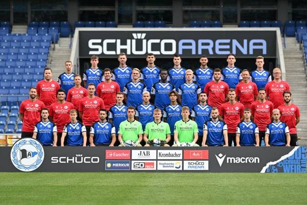 Bielefeld, Schueco Arena, 20 07 23, GER, men, DSC Arminia Bielefeld, 3 LIga, portrait date 2023 2024 picture DSC Arminia Bielefeld 3 Liga, portrait date 2023 2024, team photo Back row from left Tom Geerkens, Henry Obermeyer, Fabian Klos, Semi Belkahia, Christopher Schepp, Gerrit Gohlke, Maximilian Großer, Leon Schneider Second row from left Arne Böker physiotherapist , Mick Stevens physiotherapist , Mario Bertling physiotherapist , Nicklas Shipnoski, Merveille Biankadi, Louis Oppie, Malte Hornemann rehab coach , Rainer Schonz Zeugwart , Sebastian Wolf Zeugwart Third row from left Mitch Kniat head coach , Daniel Jara Co Trainer , Oliver Döking Co Trainer , Henrik Koch, Can Özkan, Kaito Mizuta, Nassim Boujellab, Janik Steringer Co Trainer and Video Analyst , Steffen Süßner Goalkeeper Coach , Niklas Klasen Athletic Trainer Front row from left Christopher Lannert, Sam Schreck, Aygün Yildirim, Jonah Busse, Jonas Kersken, Leo Oppermann, Manuel Wintzheimer, Lucas Kiewitt, Vladislav Cherny Only for editorial use NRW Germany