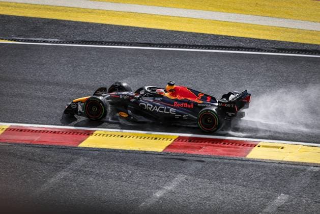 01 VERSTAPPEN Max (nld), Red Bull Racing RB19, action, rain, pluie, during the 2023 Formula 1 MSC Cruises Belgian Grand Prix, 12th round of the 2023 Formula One World Championship, WM, Weltmeisterschaft from July 28 to 30, 2023 on the Circuit de Spa-Francorchamps, in Stavelot, Belgium - F1 - BELGIAN GRAND PRIX 2023 DPPI Panoramic _PV_8452