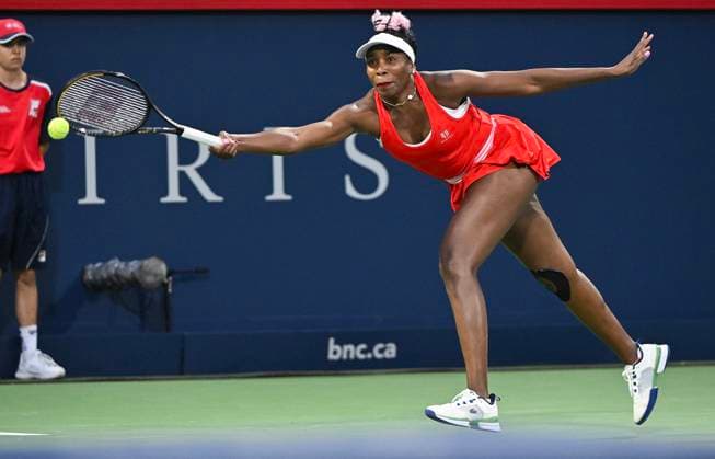 Sport Bilder des Tages August 7, 2023, Montreal, PQ, CANADA: Venus Williams, of the United States, plays a shot during her first round match against Madison Keys, of the United States, at the National Bank Open tennis tournament in Montreal, Monday, August 7, 2023. Venus Williams, Madison Keys, - ZUMAc35_ 20230807_zaf_c35_075 Copyright: xGrahamxHughesx