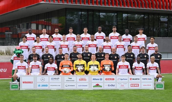 FUSSBALL 1 BUNDESLIGA SAISON 2023 2024 09 08 2023 Photo session at VfB Stuttgart on the training ground, team picture Serhou Guirassy, Waldemar Anton, Josha Vagnoman, Atakan Karazor, Konstantinos Mavropanos, Dan Axel Zagadou, Luca Pfeiffer, Silas, Hiroki Ito 4 row from left Genki Haraguchi, Wataru Endo, Wooyeong Jeong, Chris Fuehrich, Borna Sosa, Jamie Leweling, Deniz Undav, Pascal Stenzel, Maximilian Mittelstaedt, Enzo Millot 3 row from left VfB mascot Fritzle, match analyst Jasper Smets, Chief analyst Marcus Fregin, match analyst Jan Schimpchen, preventive coach Martin Franz, Matthias Schiffers, goalkeeper coach Steffen Krebs, technical coach Nathaniel Weiss, co-trainer Malik Fathi, co-trainer David Krecidlo, Coach Sebastian Hoeness 1 row from left Jovan Milosevic, Lilian Egloff, Mohamed Sankoh, Goalkeeper Dennis Seimen, Goalkeeper Fabian Bredlow, Goalkeeper Alexander Nuebel, Goalkeeper Florian Schock, Thomas Kastanaras, Clinton Mola und Roberto Massimo 1 row from left