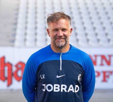 Lars Vossler SC Freiburg, Co Trainer 1 Bundesliga, SC Freiburg, Portraettermin 2023 2024, 10 08 2023, DFL REGULATES PROHIBIT ANY USE OF PHOTOGRAPHS AS IMAGE SEQUENCES AND OR QUASI VIDEO GER, Football, Men, 1 Bundesliga, Spielzeit 2023 2024, SC Freiburg, Portraettermin 2023 2024, 10 08 2023, Freiburg im Breisgau Copyright: xEibner-Pressefoto SilasxSchuellex EP_EER