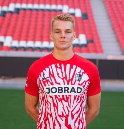 Philipp Lienhart SC Freiburg, 3 1 Bundesliga, SC Freiburg, Portraettermin 2023 2024, 10 08 2023, DFL REGULATES PROHIBIT ANY USE OF PHOTOGRAPHS AS IMAGE SEQUENCES AND OR QUASI VIDEO GER, Football, Men, 1 Bundesliga, Season 2023 2024, SC Freiburg, Portraettermin 2023 2024, 10 08 2023, Freiburg im Breisgau Copyright: xEibner-Pressefoto SilasxSchuellex EP_EER