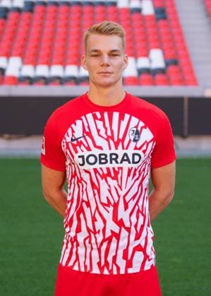 Philipp Lienhart SC Freiburg, 3 1 Bundesliga, SC Freiburg, Portraettermin 2023 2024, 10 08 2023, DFL REGULATES PROHIBIT ANY USE OF PHOTOGRAPHS AS IMAGE SEQUENCES AND OR QUASI VIDEO GER, Football, Men, 1 Bundesliga, Season 2023 2024, SC Freiburg, Portraettermin 2023 2024, 10 08 2023, Freiburg im Breisgau Copyright: xEibner-Pressefoto SilasxSchuellex EP_EER