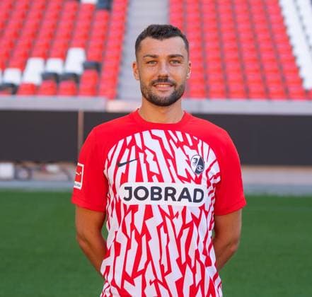Manuel Gulde SC Freiburg, 5 1 Bundesliga, SC Freiburg, Portraettermin 2023 2024, 10 08 2023, DFL REGULATES PROHIBIT ANY USE OF PHOTOGRAPHS AS IMAGE SEQUENCES AND OR QUASI VIDEO GER, Football, Men, 1 Bundesliga, Spielzeit 2023 2024, SC Freiburg, Portraettermin 2023 2024, 10 08 2023, Freiburg im Breisgau Copyright: xEibner-Pressefoto SilasxSchuellex EP_EER