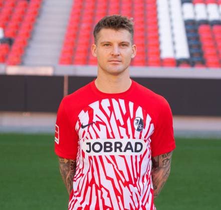 Lukas Kuebler SC Freiburg, 17 1 Bundesliga, SC Freiburg, Portraettermin 2023 2024, 10 08 2023, DFL REGULATES PROHIBIT ANY USE OF PHOTOGRAPHS AS IMAGE SEQUENCES AND OR QUASI VIDEO GER, Football, Men, 1 Bundesliga, Spielzeit 2023 2024, SC Freiburg, Portraettermin 2023 2024, 10 08 2023, Freiburg im Breisgau Copyright: xEibner-Pressefoto SilasxSchuellex EP_EER