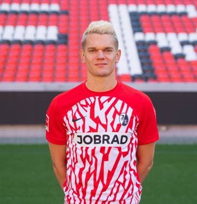 Matthias Ginter SC Freiburg, 28 1 Bundesliga, SC Freiburg, Portraettermin 2023 2024, 10 08 2023, DFL REGULATES PROHIBIT ANY USE OF PHOTOGRAPHS AS IMAGE SEQUENCES AND OR QUASI VIDEO GER, Football, Men, 1 Bundesliga, Spielzeit 2023 2024, SC Freiburg, Portraettermin 2023 2024, 10 08 2023, Freiburg im Breisgau Copyright: xEibner-Pressefoto SilasxSchuellex EP_EER