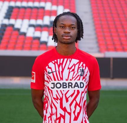Jordy Makengo SC Freiburg, 33 1 Bundesliga, SC Freiburg, Portraettermin 2023 2024, 10 08 2023, DFL REGULATES PROHIBIT ANY USE OF PHOTOGRAPHS AS IMAGE SEQUENCES AND OR QUASI VIDEO GER, Football, Men, 1 Bundesliga, Spielzeit 2023 2024, SC Freiburg, Portraettermin 2023 2024, 10 08 2023, Freiburg im Breisgau Copyright: xEibner-Pressefoto SilasxSchuellex EP_EER