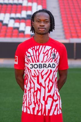 Jordy Makengo SC Freiburg, 33 1 Bundesliga, SC Freiburg, Portraettermin 2023 2024, 10 08 2023, DFL REGULATES PROHIBIT ANY USE OF PHOTOGRAPHS AS IMAGE SEQUENCES AND OR QUASI VIDEO GER, Football, Men, 1 Bundesliga, Spielzeit 2023 2024, SC Freiburg, Portraettermin 2023 2024, 10 08 2023, Freiburg im Breisgau Copyright: xEibner-Pressefoto SilasxSchuellex EP_EER