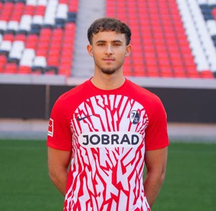 Max Rosenfelder SC Freiburg, 37 1 Bundesliga, SC Freiburg, Portraettermin 2023 2024, 10 08 2023, DFL REGULATES PROHIBIT ANY USE OF PHOTOGRAPHS AS IMAGE SEQUENCES AND OR QUASI VIDEO GER, Football, Men, 1 Bundesliga, Spielzeit 2023 2024, SC Freiburg, Portraettermin 2023 2024, 10 08 2023, Freiburg im Breisgau Copyright: xEibner-Pressefoto SilasxSchuellex EP_EER