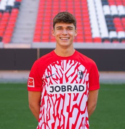 Noah Weisshaupt SC Freiburg, 7 1 Bundesliga, SC Freiburg, Portraettermin 2023 2024, 10 08 2023, DFL REGULATES PROHIBIT ANY USE OF PHOTOGRAPHS AS IMAGE SEQUENCES AND OR QUASI VIDEO GER, Football, Men, 1 Bundesliga, Spielzeit 2023 2024, SC Freiburg, Portraettermin 2023 2024, 10 08 2023, Freiburg im Breisgau Copyright: xEibner-Pressefoto SilasxSchuellex EP_EER