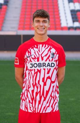 Noah Weisshaupt SC Freiburg, 7 1 Bundesliga, SC Freiburg, Portraettermin 2023 2024, 10 08 2023, DFL REGULATES PROHIBIT ANY USE OF PHOTOGRAPHS AS IMAGE SEQUENCES AND OR QUASI VIDEO GER, Football, Men, 1 Bundesliga, Spielzeit 2023 2024, SC Freiburg, Portraettermin 2023 2024, 10 08 2023, Freiburg im Breisgau Copyright: xEibner-Pressefoto SilasxSchuellex EP_EER