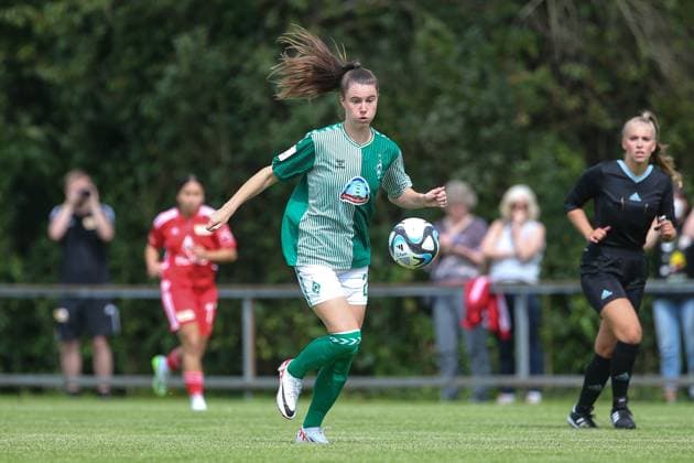v li Chiara Hahn SV Werder Bremen, 21 on the ball, single image, full body, action, game scene, 13 08 2023, Ostereistedt Germany , football, test match women, 1 FC Union Berlin SV Werder Bremen xobx