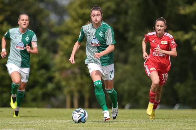 v li Chiara Hahn SV Werder Bremen, 21 on the ball, single image, full body, action, game scene, 13 08 2023, Ostereistedt Germany , football, test match women, 1 FC Union Berlin SV Werder Bremen xobx