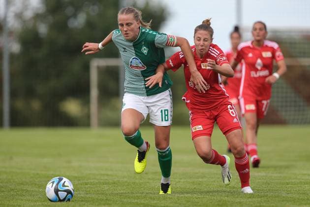 f li Lina Hausicke SV Werder Bremen, 18 and Lisa Görsdorf 1 FC Union Berlin, 8 in duel, duel, dynamics, action, action, game scene, 13 08 2023, Ostereistedt Germany , football, test match women, 1 FC Union Berlin SV Werder Bremen xobx