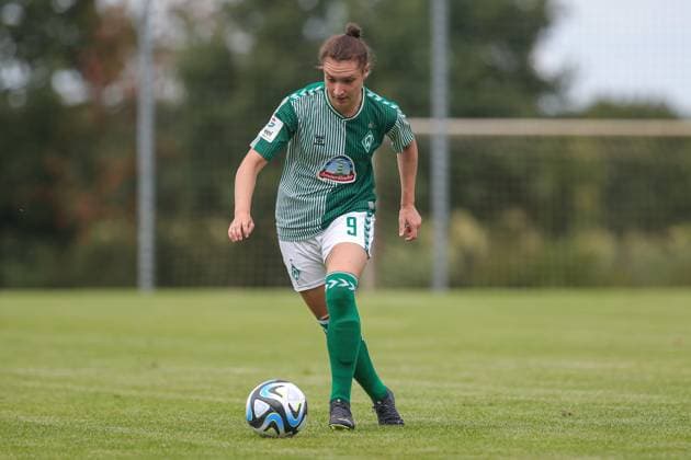 v li Sophie Weidauer SV Werder Bremen, 9 crop, single image, full body, action, game scene, 13 08 2023, Ostereistedt Germany , football, test match women, 1 FC Union Berlin SV Werder Bremen xobx