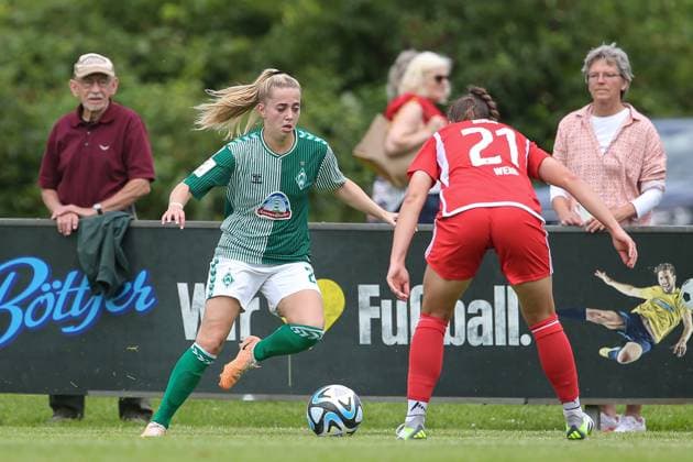 f li Nina Lührßen SV Werder Bremen, 27 and Anna Weiss 1 FC Union Berlin, 21 in duel, duel, dynamics, action, action, game scene, 13 08 2023, Ostereistedt Germany , football, test match women, 1 FC Union Berlin SV Werder Bremen xobx