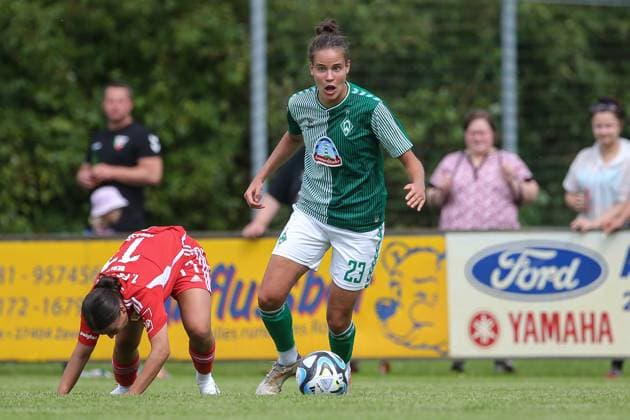v li Hanna Nemeth SV Werder Bremen, 23 on the ball, single image, full body, action, game scene, 13 08 2023, Ostereistedt Germany , football, test match women, 1 FC Union Berlin SV Werder Bremen xobx