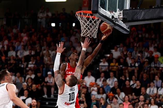 13 08 2023, German Basketball Federation, Supercup 2023, Hamburg, edel optics de Arena, Final, Germany Canada, Shai Gilgeous Alexander CAN, No2 , Daniel Theis GER, No10 Hamburg edel optics de Arena Hamburg Germany