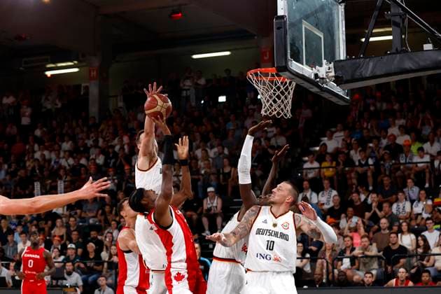 13 08 2023, German Basketball Federation, Supercup 2023, Hamburg, edel optics de Arena, Final, Germany Canada, Shai Gilgeous Alexander CAN, No2 , Daniel Theis GER, No10 Hamburg edel optics de Arena Hamburg Germany