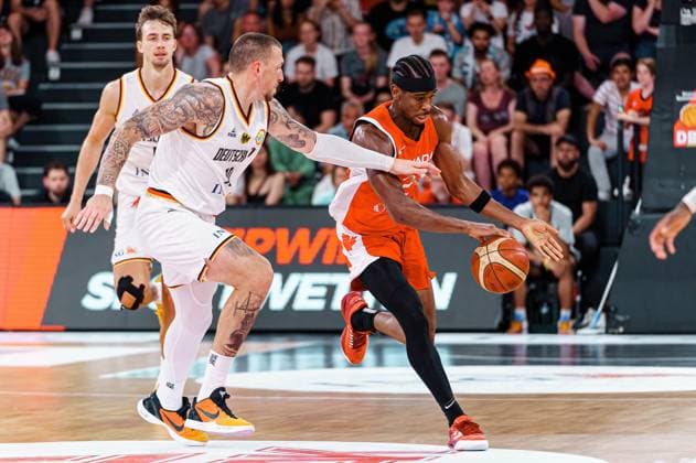Daniel Theis Germany, 10 , Shai Gilgeous Alexander Canada, 02 Germany vs Canada, basketball, DBB Supercup, final, 13 08 2023 Germany vs Canada, basketball, DBB Supercup, final, 13 08 2023 Hamburg Copyright: xEibner-Pressefoto MarcelxvonxFehrnx EP_MFN