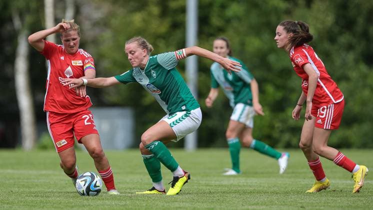 from left Dina Orschmann 1 FC Union Berlin, 25 , Lina Hausicke SV Werder Bremen, 18 and Sophie Trojahn 1 FC Union Berlin, 19 in duel, duel, dynamics, action, game scene, 13 08 2023, Ostereistedt Germany , football, test match women, 1 FC Union Berlin SV Werder Bremen xobx