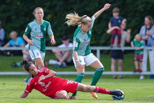 f li Sarah Abu Sabbah 1 FC Union Berlin, 16 and Nina Lührßen SV Werder Bremen, 27 in duel, duel, dynamics, action, action, game scene, 13 08 2023, Ostereistedt Germany , football, test match women, 1 FC Union Berlin SV Werder Bremen xobx