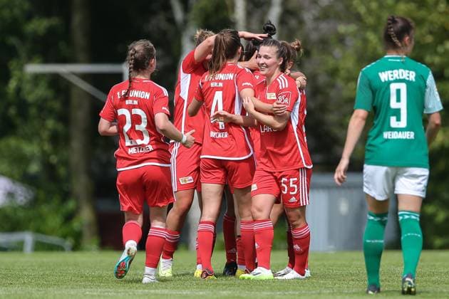 v li Players of 1 FC Union Berlin with goal celebration, cheering, jubilation, optimistic, game scene, highlight, joy about the goal to 1 0, 13 08 2023, Ostereistedt Germany , football, test match women, 1 FC Union Berlin SV Werder Bremen xobx