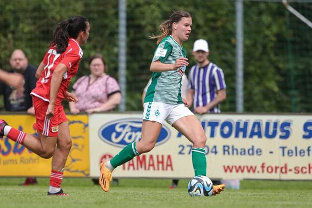 v li Athanasia Moraitou 1 FC Union Berlin, 77 and Juliane Wirtz SV Werder Bremen, 28 in running duel, duel, duel, dynamics, action, game scene, 13 08 2023, Ostereistedt Germany , football, test match women, 1 FC Union Berlin SV Werder Bremen xobx