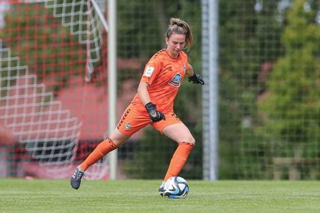 v li Hannah Etzold goalkeeper, goalkeeper, SV Werder Bremen, 31 crop, single image, full body, action, game scene, 13 08 2023, Ostereistedt Germany , football, test match women, 1 FC Union Berlin SV Werder Bremen xobx