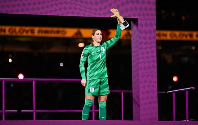 Mandatory Credit: Photo by Morgan Hancock Shutterstock (14058837jz) Mary Earps of England wins the Golden Glove award Spain Women v England Women, FIFA Women s World Cup, Final, Stadium Australia, Sydney, Australia - 20 Aug 2023 Spain Women v England Women, FIFA Women s World Cup, Final, Stadium Australia, Sydney, Australia - 20 Aug 2023 Copyright: xMorganxHancock Shutterstockx 14058837jz