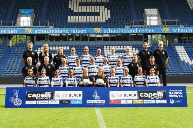 Team photo MSV Duisburg women season 2023 24 Back row f l n r Danijel Barukcic Physiotherapist , Svenja Petersen Teamaerztin , Julia Warzecha Physiotherapist , Kara Barthmann, Yvonne Zielinski, Vanessa Fuerst, Julia Kappenberger, Paula Flach, Dario Mlodoch Head of Licensing Women , Christian Mittelbach Zeugwart Middle row l to r Thomas Gerstner Head Coach , Nick Fisher Co Coach , Sarah Freutel, Alexandra Emmerling, Alexandria Hess, Jelena Prvulovic, Natalie Muth, Kai Hanysek Goalkeeper Coach , Tobias Kirsch Athletic Trainer Front row l to r Miray Cin, Kaitlyn Parcell, Samantha Jerabek, Jeleaugh Rosa, Jill Frehse, Ena Mahmutovic, Emilie Henriksen, Meret Guenster, Gina Ebels, Antonia Johanna Halverkamps GER, Football, MSV Duisburg Womens Team Presentation Season 2023 24, 28 08 2023 DFL DFB REGULATES PROHIBIT ANY USE OF PHOTOGRAPHS AS IMAGE SEQUENCES AND OR QUASI VIDEO GER, Football, MSV Duisburg Womens Team Presentation Season 2023 24, 28 08 2023 Duisburg Copyright: xEibner-Pressefoto ThomasxThienelx EP_TTL