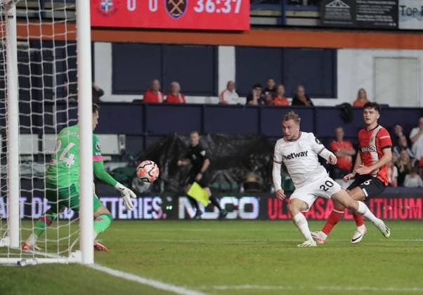 Mandatory Credit: Photo by Michael Zemanek Shutterstock (14074701t) Jarrod Bowen of West Ham United scores the opening goal Luton Town v West Ham United, Premier League, Football, Kenilworth Road, Luton, UK - 01 Sep 2023 EDITORIAL USE ONLY No use with unauthorised audio, video, data, fixture lists, club league logos or live services. Online in-match use limited to 120 images, no video emulation. No use in betting, games or single club league player publications. Luton Town v West Ham United, Premier League, Football, Kenilworth Road, Luton, UK - 01 Sep 2023 EDITORIAL USE ONLY No use with unauthorised audio, video, data, fixture lists, club league logos or live services. Online in-match use limited to 120 images, no video emulation. No use in betting, games or single club league player publications. Copyright: xMichaelxZemanek Shutterstockx 14074701t