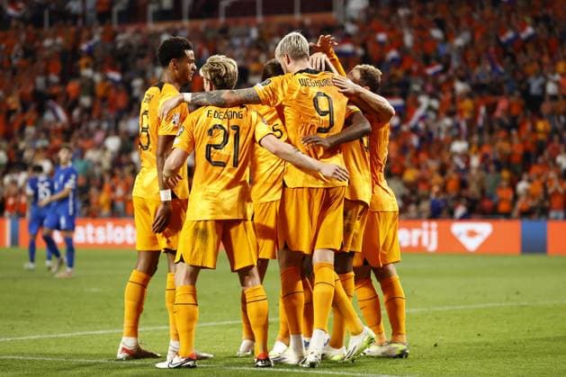 EINDHOVEN - (l-r) Cody Gakpo of Holland, Frenkie de Jong of Holland, Wout Weghorst of Holland, Marten de Roon of Holland, Daley Blind of Holland celebrate the 3-0 during the European Championship, EM, Europameisterschaft Qualifying match in group B between the Netherlands and Greece in the Phillips stadium on September 7, 2023 in Eindhoven, Netherlands. ANP MAURICE VAN STONE Group B - UEFA EURO, EM, Europameisterschaft,Fussball 2024 European Qualifiers 2023 2024 xVIxANPxSportx xxANPxIVx 477556874 originalFilename: 477556874.jpg