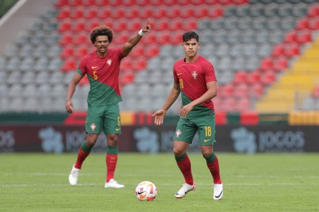 2025 U21, U 21 EURO Qualifying, EM, Europameisterschaft Portugal vs Andorra Pacos de Ferreira, Portugal, September, 8, 2023, 2025 U21 Euro Qualifying, Portugal vs Andorra at the Estadio Capital do Movel, Renato Veiga (L) and Mateus Fernandes (R) photography by @guelbergoes Pacos de Ferreira Portugal