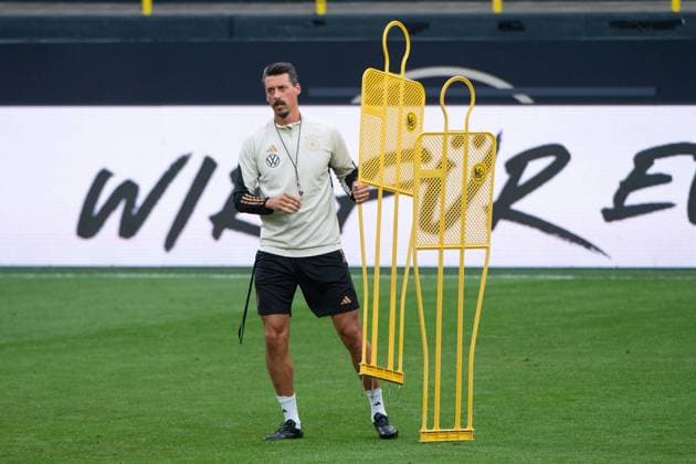 Sandro Wagner Germany, co coach prepares training, GER, DFB national football team men, MD 1 final training ahead of Germany vs France, 2023 2024 season, 11 09 2023 DFB regulations prohibit any use of photographs as image sequences and or quasi video GER, DFB national football team men, MD 1 final training ahead of Germany vs France, 2023 2024 season, 11 09 2023 Dortmund Copyright: xEibner-Pressefoto Memmlerx EP_MMR