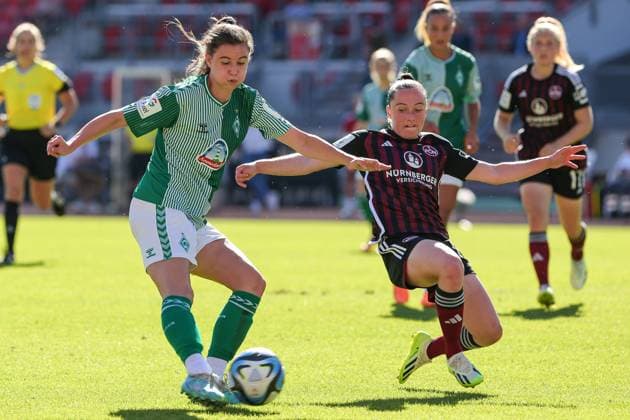 v li Chiara Hahn SV Werder Bremen, 21 and Vanessa Haim 1 FC Nürnberg, 19 in duel, duel, dynamic, action, game scene, THE DFB DIRECTIVES PROHIBIT ANY USE OF PHOTOGRAPHS AS IMAGE SEQUENCES AND OR QUASI VIDEO , 16 09 2023, Nuremberg Germany , Football, Google Pixel Womens Bundesliga, 1 FC Nürnberg SV Werder Bremen xobx