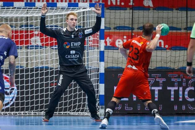 v l Lasse Ludwig 1 VfL Potsdam, 01 , Bjoern Zintel ASV Hamm Westfalen, 23 at the seven-meter 7 throw GER, ASV Hamm Westfalen vs 1 VfL Potsdam , Handball, DHB Pokal, 2 Runde, Spielzeit 2023 2024, 18 09 2023 GER, ASV Hamm Westfalen vs 1 VfL Potsdam , Handball, DHB Pokal, 2 Runde, Spielzeit 2023 2024, 18 09 2023 Hamm Copyright: xEibner-Pressefotox xJanxStrohdiekx EP_JSK