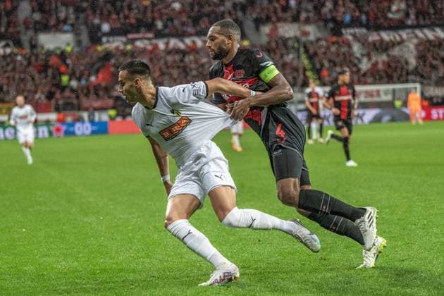 GER, EL, Bayer 04 Leverkusen vs BK Haecken, season 2023 24, 21 09 2023, BayArena, Leverkusen, GER, EL, Bayer 04 Leverkusen vs BK Haecken, season 2023 24, In picture Srdjan Hrstic BK Hacken, 19 and Jonathan Tah Bayer 04 Leverkusen, 04 on touch single action, whole body whole body. nordphotoxGmbHxx xDenkinger nph00015