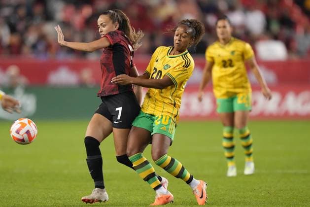 September 26, 2023, Toronto, ON, CANADA: Canada s Julia Grosso, 7, battles Jamaica s Atlanta Primus, 20, for the ball during first half CONCACAF women s championship soccer series match in Toronto on Tuesday Sept. 26, 2023. Canada News - September 26, 2023 - ZUMAc35_ 20230926_zaf_c35_125 Copyright: xNathanxDenettex