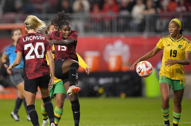 September 26, 2023, Toronto, ON, CANADA: Canada s Nichelle Prince, 15, moves the ball up field as Jamaica s Timmy Wiltshire, 19, looks on during first half CONCACAF women s championship soccer series match in Toronto on Tuesday Sept. 26, 2023. Canada News - September 26, 2023 - ZUMAc35_ 20230926_zaf_c35_130 Copyright: xNathanxDenettex