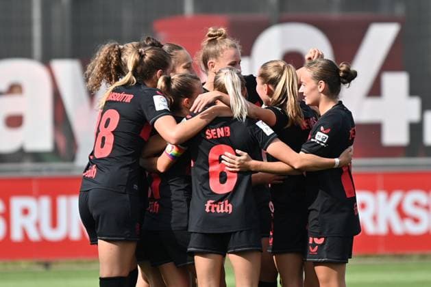 Jubel, Freuen, celebrate, happy, cheer , Goal Celebration Bayer 04 Leverkusen Frauen 1 0, 30 09 2023, Leverkusen Germany , Fussball,google pixel Frauenbundesliga bayer 04 Leverkusen 1 FC Nürnberg, DFB DFL REGULATIONS PROHIBIT ANY USE OF PHOTOGRAPHS AS IMAGE SEQUENCES AND OR QUASI VIDEO xmkx