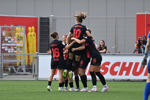 Jubel, Freuen, celebrate, happy, cheer , Goal Celebration Bayer 04 Women 4 0, 30 09 2023, Leverkusen Germany , Fussball,google pixel Frauenbundesliga bayer 04 Leverkusen 1 FC Nürnberg, DFB DFL REGULATIONS PROHIBIT ANY USE OF PHOTOGRAPHS AS IMAGE SEQUENCES AND OR QUASI VIDEO xmkx