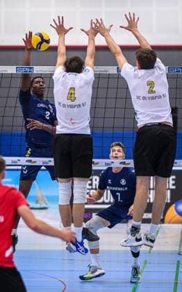Volleyball, Season 2023 2024, 2 Bundesliga Nord, 01 10 2023, 04 Matchday, Men, TuB Bocholt blue vs VCO Berlin white v l Rudy Schneider TuB Bocholt , Florian Forschner VCO Berlin , Luis Kubo TuB Bocholt , Mika Steffens VCO Berlin , Bocholt Euregiohalle Nordrhein Westfalen Germany 231001_vb_tub-bocholt_vco-berlin_22392