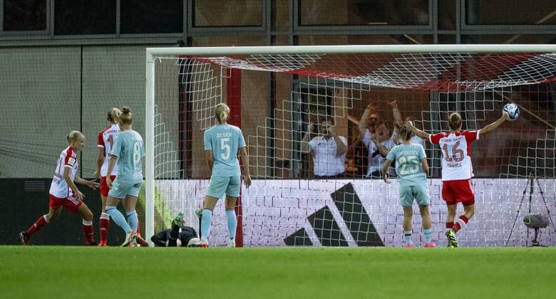 Pernille Harder FC Bayern Muenchen Frauen, 21, far left on her header goal to 1 0 just before halftime On the right, Lina Magull FC Bayern Muenchen Frauen, 16 FC Bayern Muenchen Frauen vs 1 FC Koeln, soccer, Frauen Bundesliga, 2 Matchday, Season 2023 2024, 02 10 2023 DFL DFB REGULATES PROHIBIT ANY USE OF PHOTOGRAPHS as IMAGE SEQUENCES and or QUASI VIDEO FC Bayern Muenchen Women vs 1 FC Koeln, Football, Womens Bundesliga, 2 Matchday, Season 2023 2024, 02 10 2023 Muenchen Copyright: xEibner-Pressefoto Feinerx EP_HFR