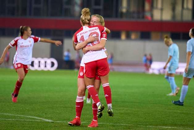Linda DALLMANN, FCB Damen 10 celebrates his goal, happy, laugh, celebration, 2-0 in the Frauenbundesliga match FC BAYERN MÜNCHEN - 1.FC KOELN on Sept 30, 2023 in Munich, Germany. Season 2023 2024, 1.Bundesliga, FCB, München, matchday 2, 2.Spieltag