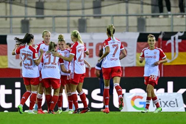 FC Bayern players celebrating the goal, celebration, goal, celebration, celebrating the goal to 2 0 by Linda Dallmann FC Bayern München, FCB, 10 4 v li , optimistic, action, action, 02 10 2023, Munich Germany , football, Google Pixel Women Bundesliga, FC Bayern München 1 FC Köln, DFB DFL REGULATIONS PROHIBIT ANY USE OF PHOTOGRAPHS AS IMAGE SEQUENCES AND OR QUASI VIDEO xslx