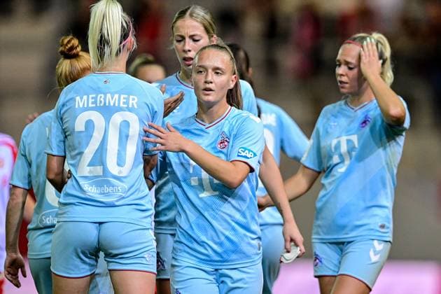 Köllner players looking disappointed after end of game, disappointment, frustration, disappointed, pessimistic, 02 10 2023, Munich Germany , Football, Google Pixel Women Bundesliga, FC Bayern Munich 1 FC Cologne, DFB DFL REGULATES PROHIBIT ANY USE OF PHOTOGRAPHS AS IMAGE SEQUENCES AND OR QUASI VIDEO xslx